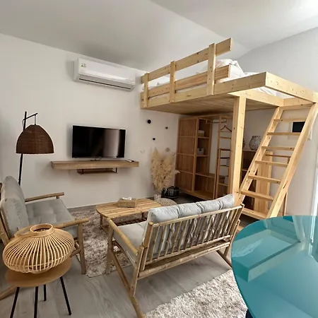 Nafplio Lodge *