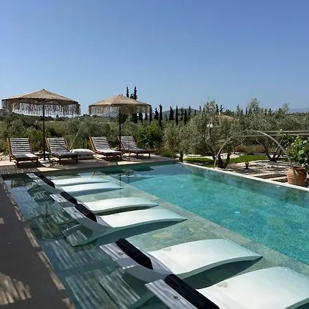 Nafplio Lodge *